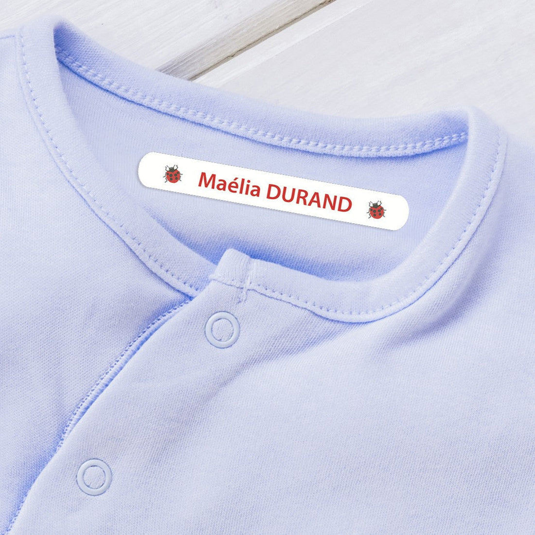 Étiquettes pour vêtements qui tiennent (vraiment) au lavage